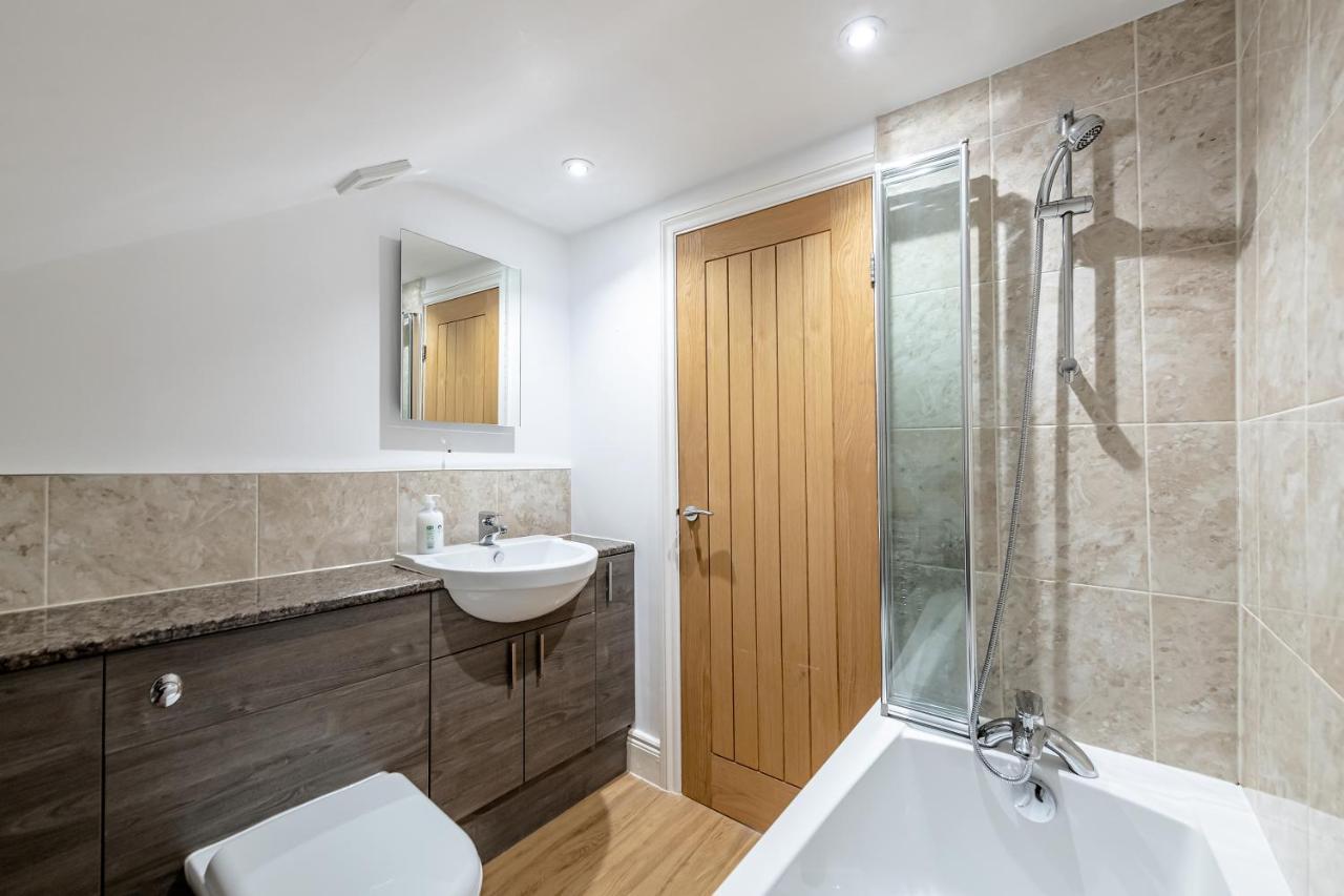 Modern & Spacious 2 Bedroom Maisonette バース エクステリア 写真