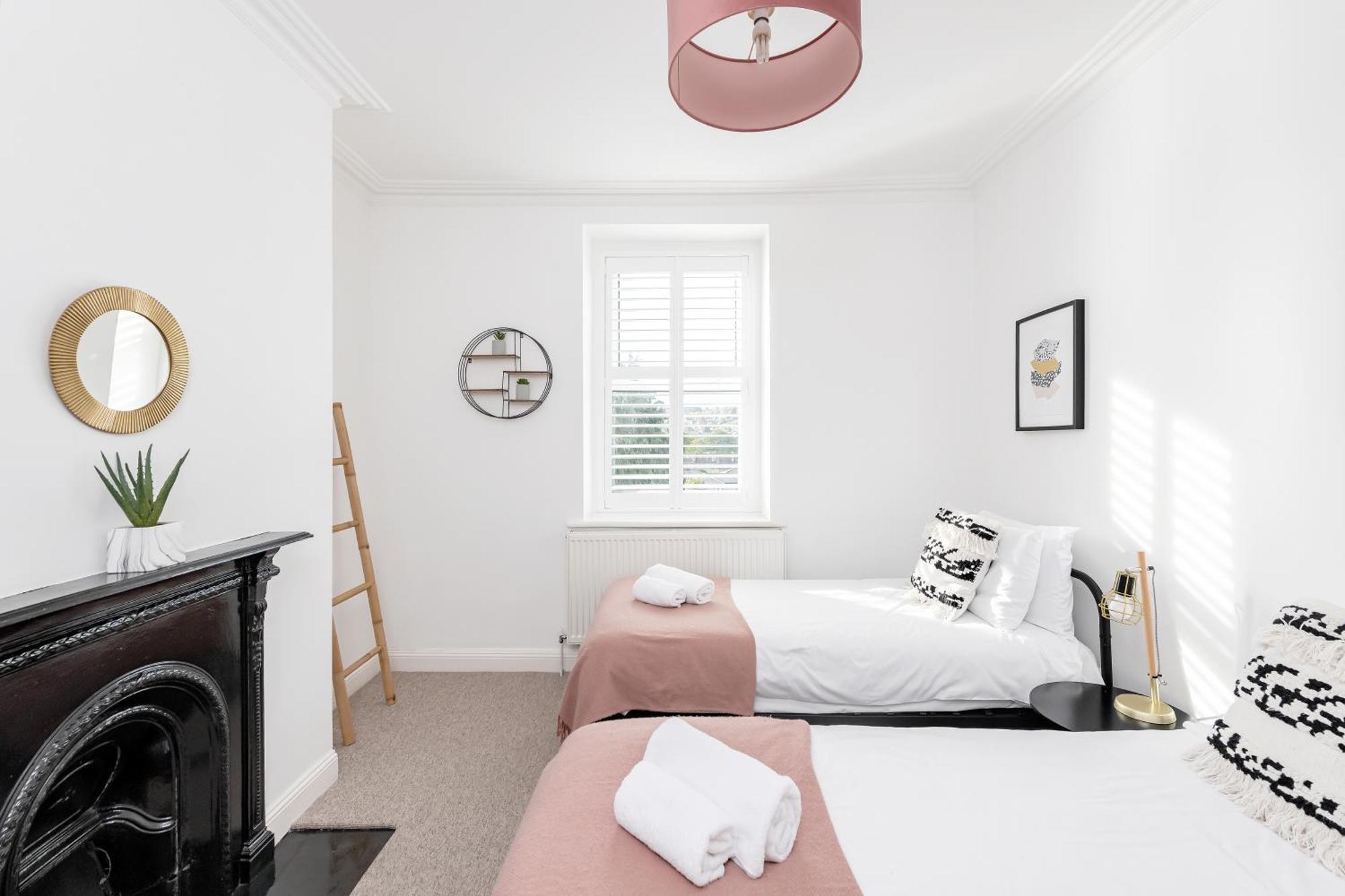 Modern & Spacious 2 Bedroom Maisonette バース エクステリア 写真